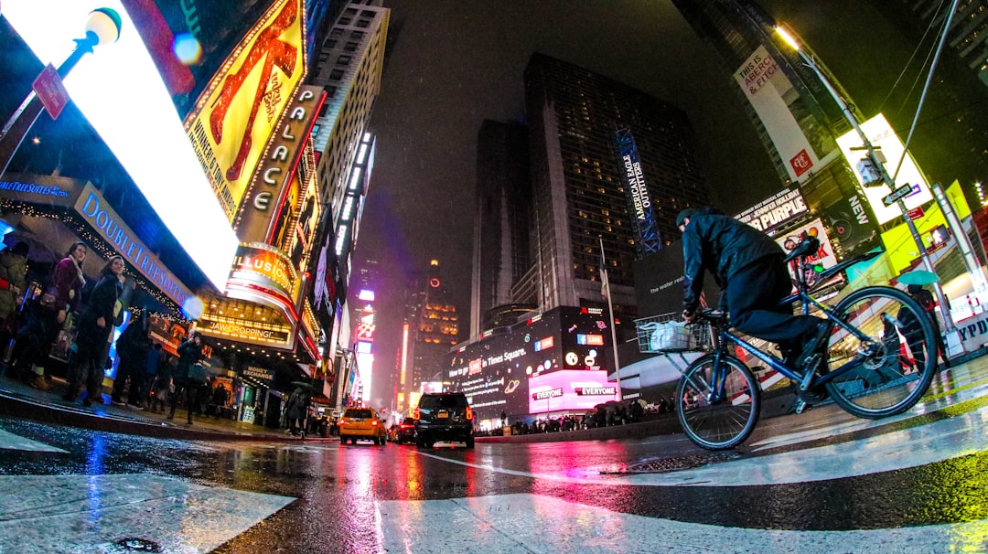 Aon AON stock price chart and earnings analysis