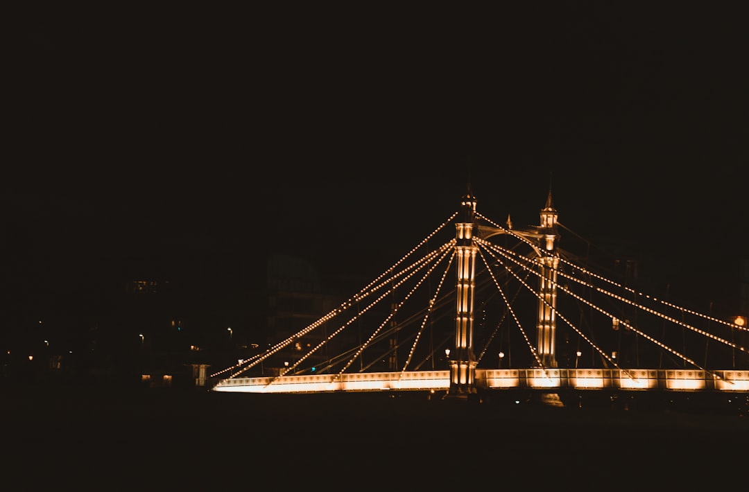 Aon stock price chart analysis and earnings outlook