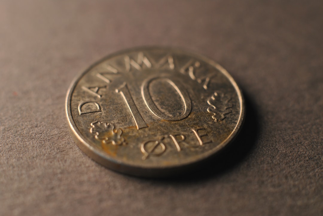 AUD/JPY currency chart showing price action and key support/resistance levels.