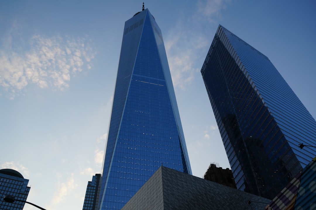 AUD/NZD currency pair chart showing price action around 1.16000 pivot point, illustrating tactical trading strategies