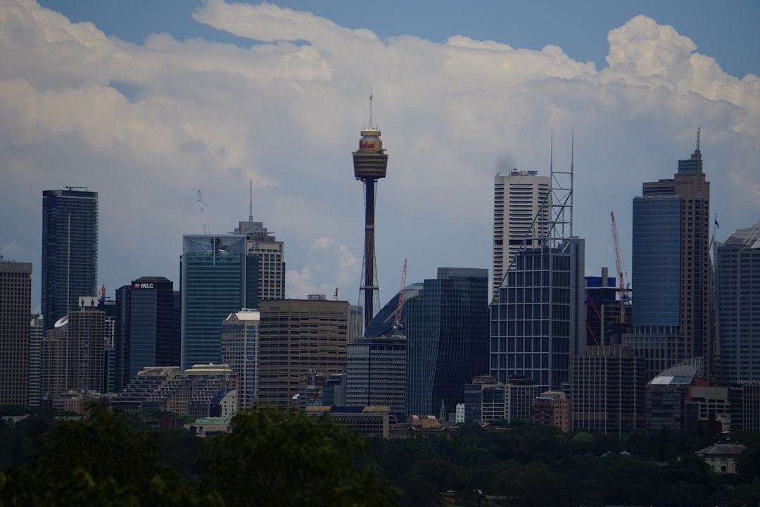 Australian dollar banknotes and employment chart analysis