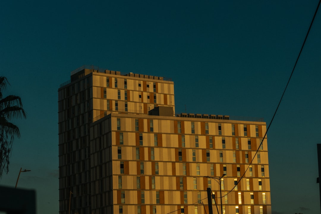 CAC 40 FR40 Index chart showing downward trend amid tariff news