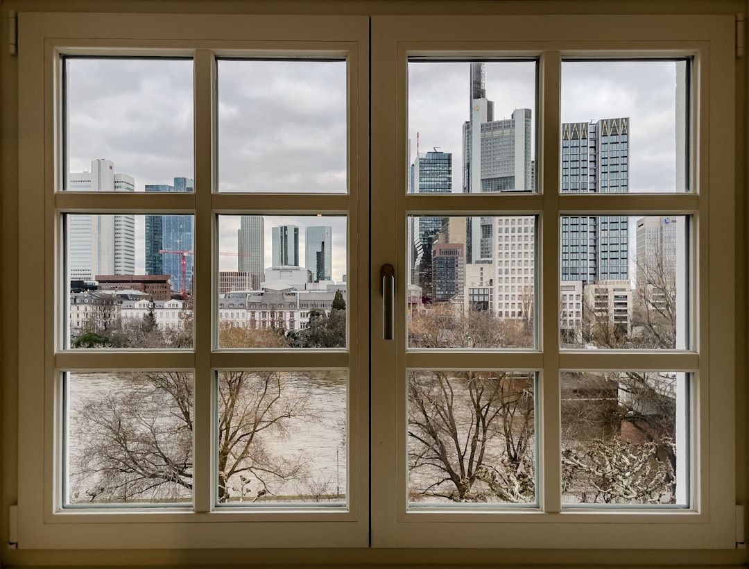 CHF/JPY currency chart showing candlesticks and technical levels.