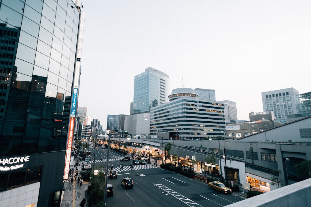 Chart illustrating China's foreign direct investment trend with a downward arrow