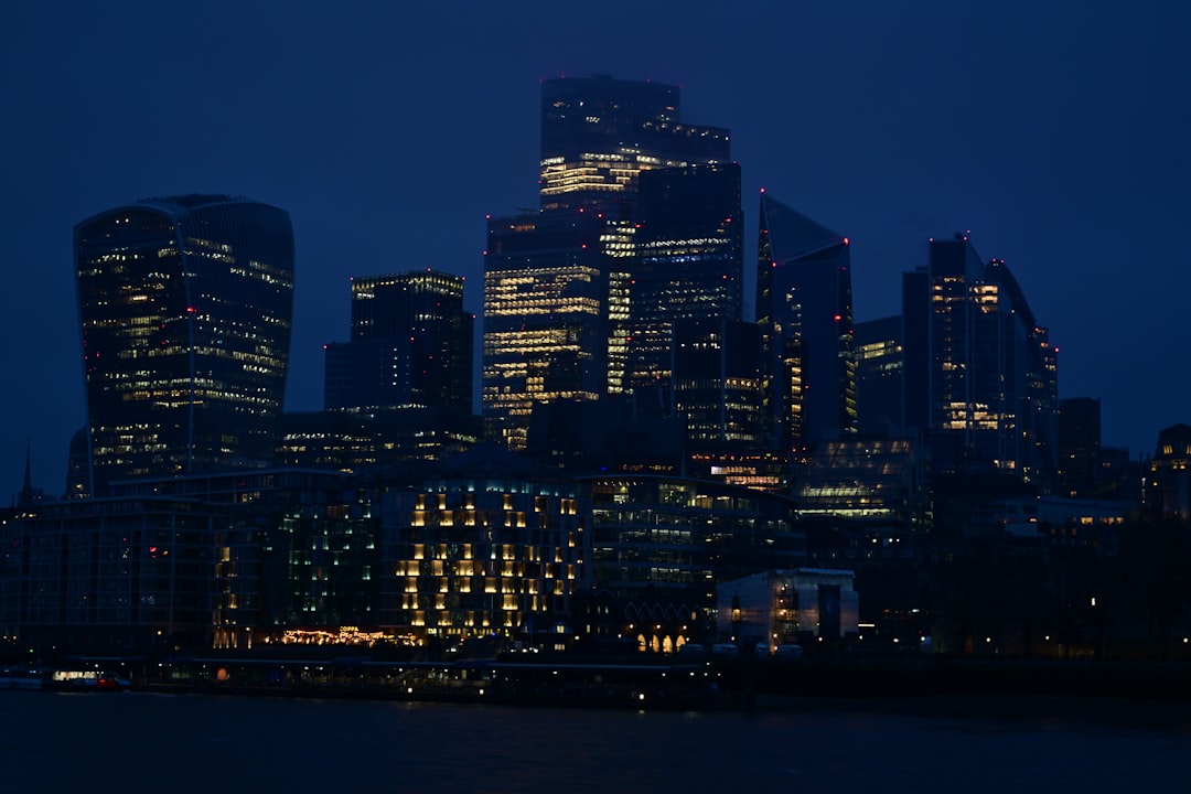 Bond market overview with US Treasury yields and VIX data