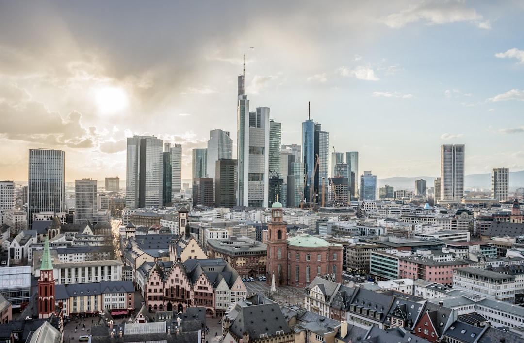 DE40 DAX index charting technical analysis and policy risk assessment