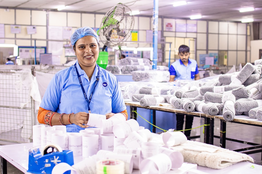 Euro Stoxx 50 (EU50) Index chart superimposed with key technical levels and geopolitical news headlines, indicating market volatility.