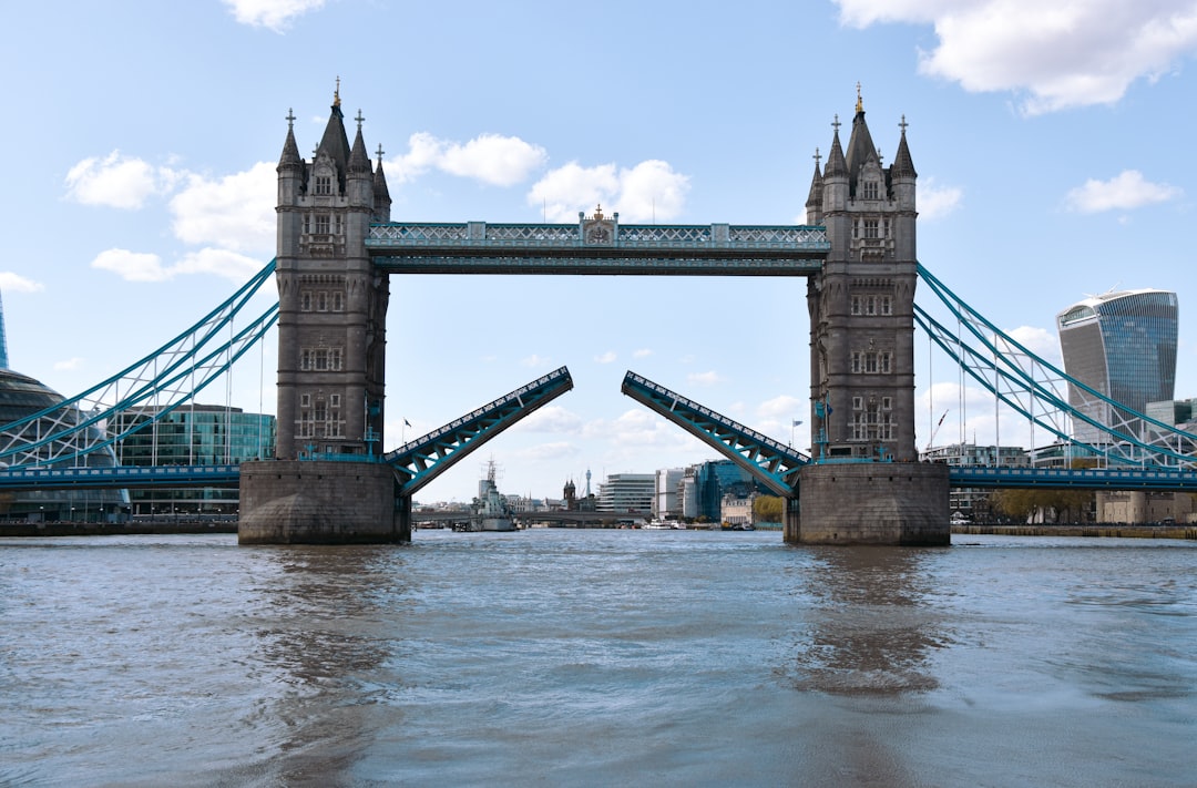 EUR/AUD chart displaying key support and resistance levels with technical analysis annotations.