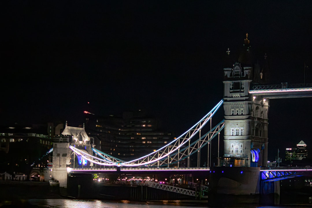 EUR/AUD chart showing key support and resistance levels around 1.67500 pivot