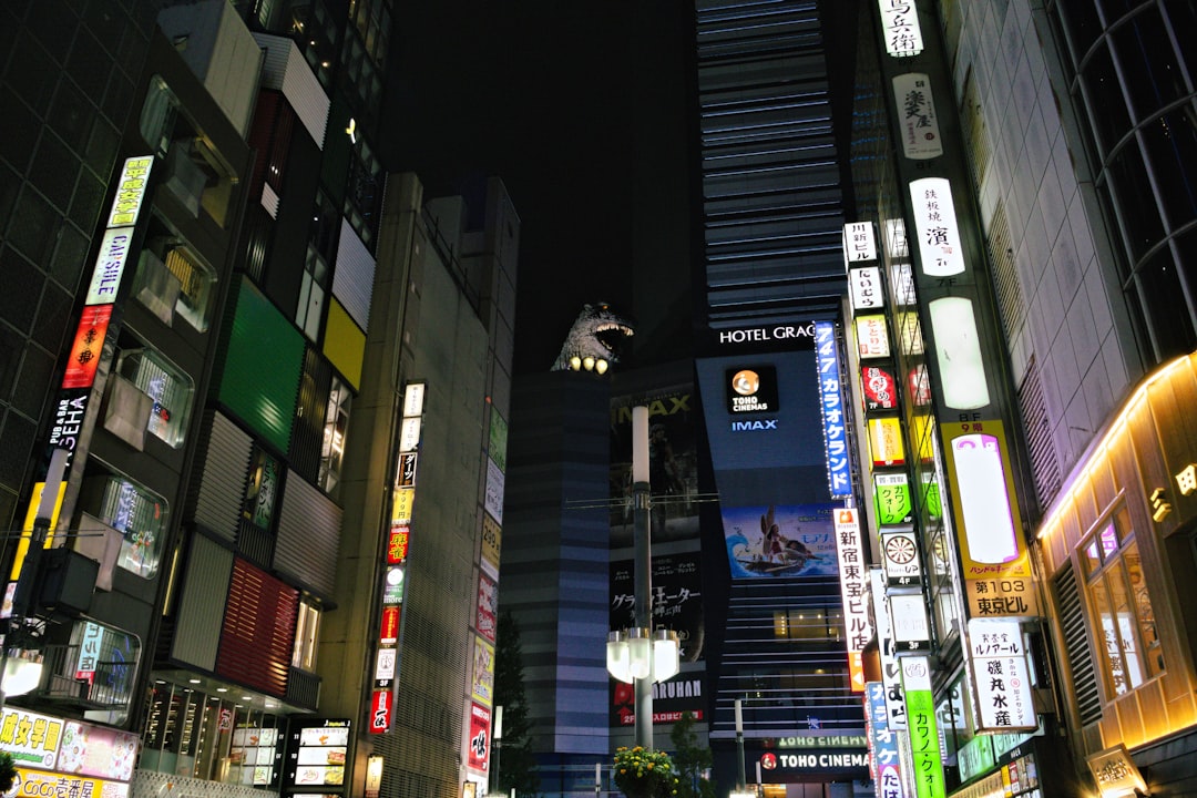 EUR/CHF chart analysis highlighting 0.9284 pivot and support levels