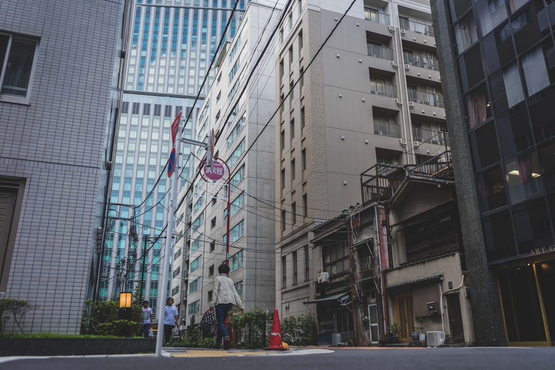 EUR/CHF currency pair analysis with interest rate charts