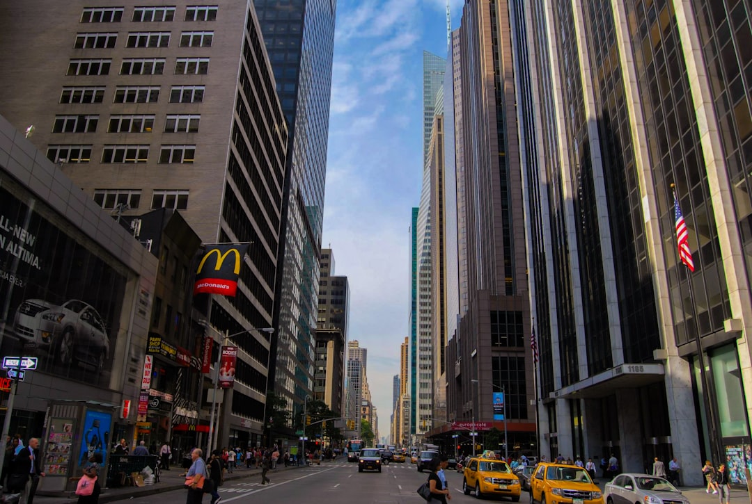 EUR/GBP currency chart showing candlestick patterns and key pivot levels