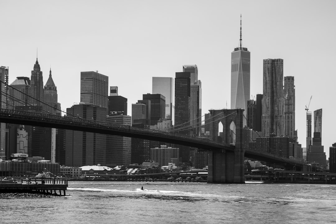 EUR/JPY chart showing price action around the 185.000 technical pivot level