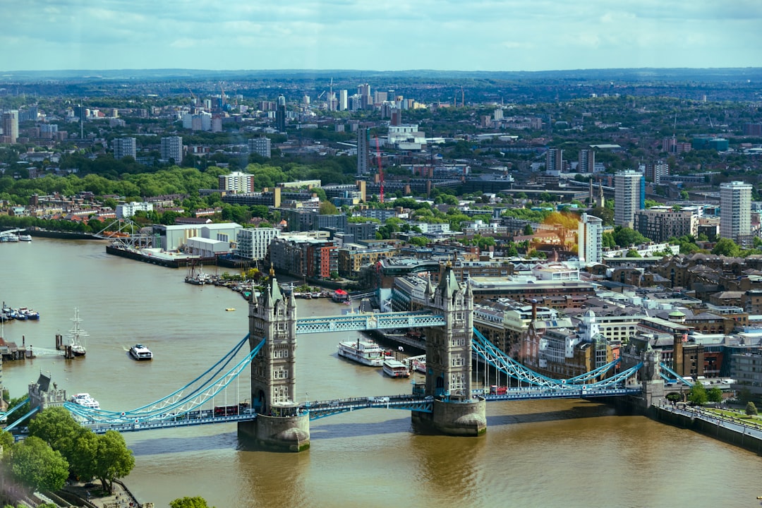 EURNZD chart displaying price action and key technical levels amidst global macro indicators