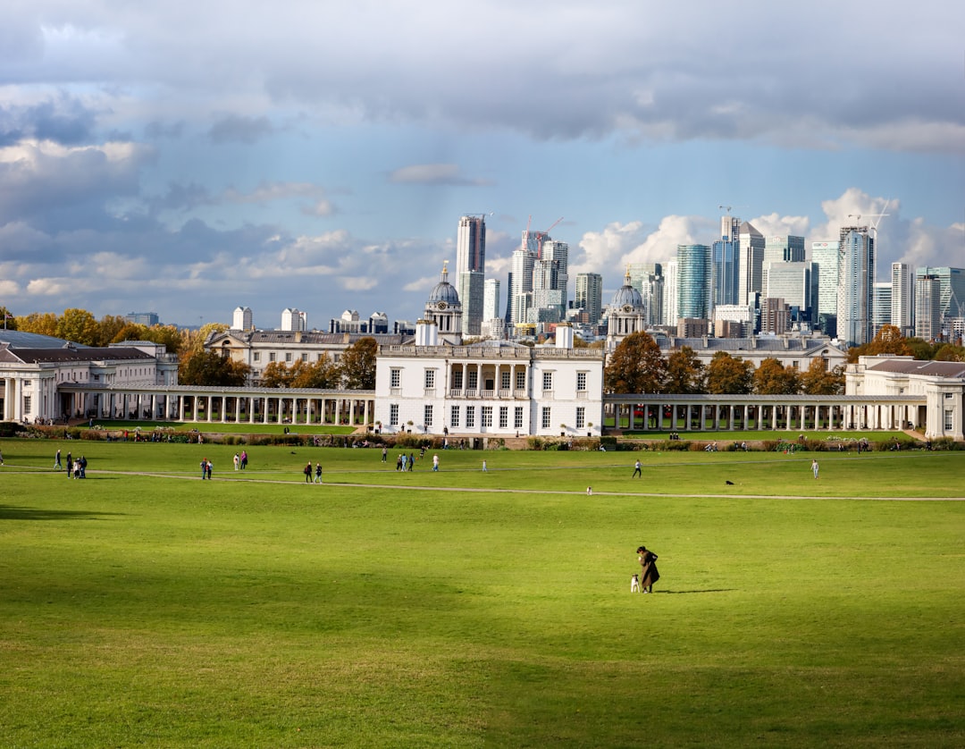 EUR/USD candlestick chart showing pivot levels