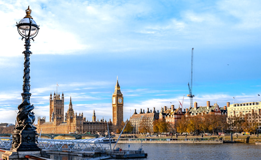 Filecoin FIL price chart analysis with technical pivot levels