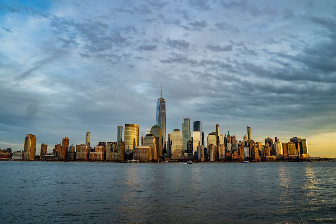 Filecoin FIL price chart analysis with technical pivot levels