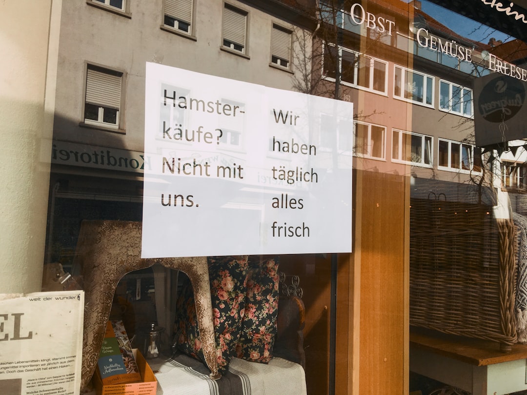 GB100 FTSE 100 technical analysis chart with pivot at 9,760