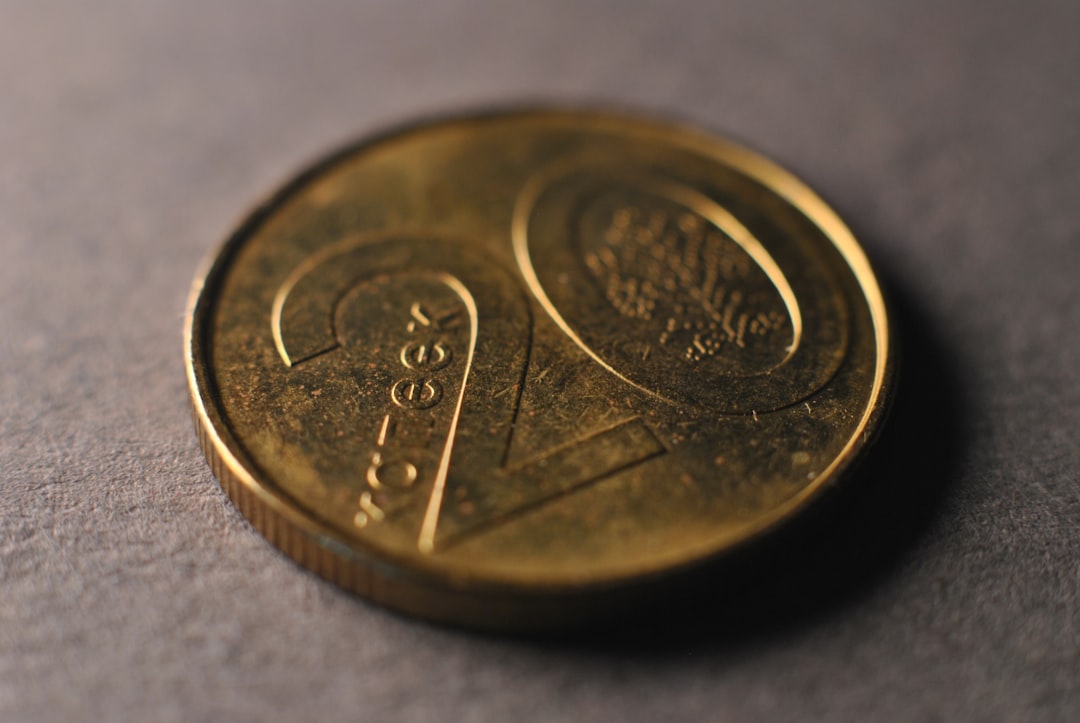 UK 10Y Gilt yield chart with other global bond yields in the background, signifying policy credibility and market dynamics.