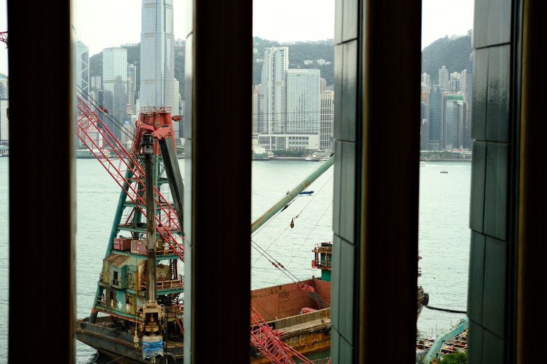 HK50 index chart showing consolidation and key technical levels.