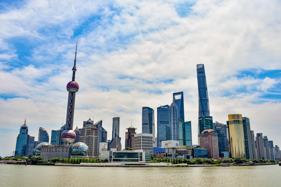 Hang Seng Index HK50 chart analysis showing tariff risk volatility