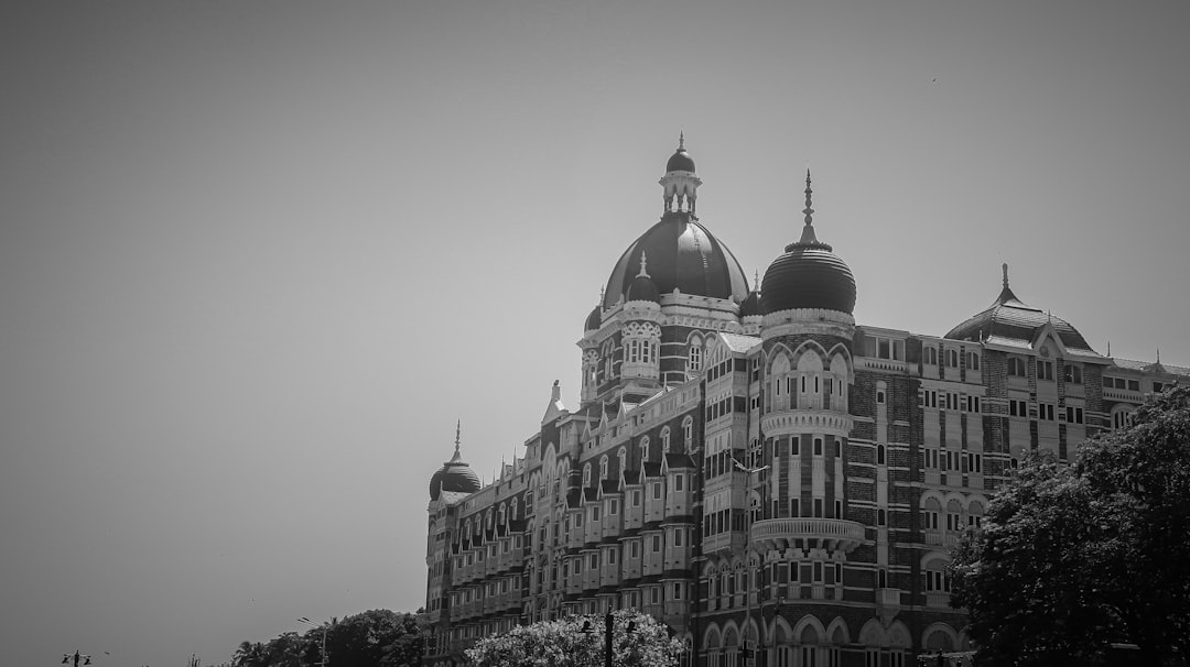 IBOVESPA stock market chart displaying volatility amidst geopolitical headlines