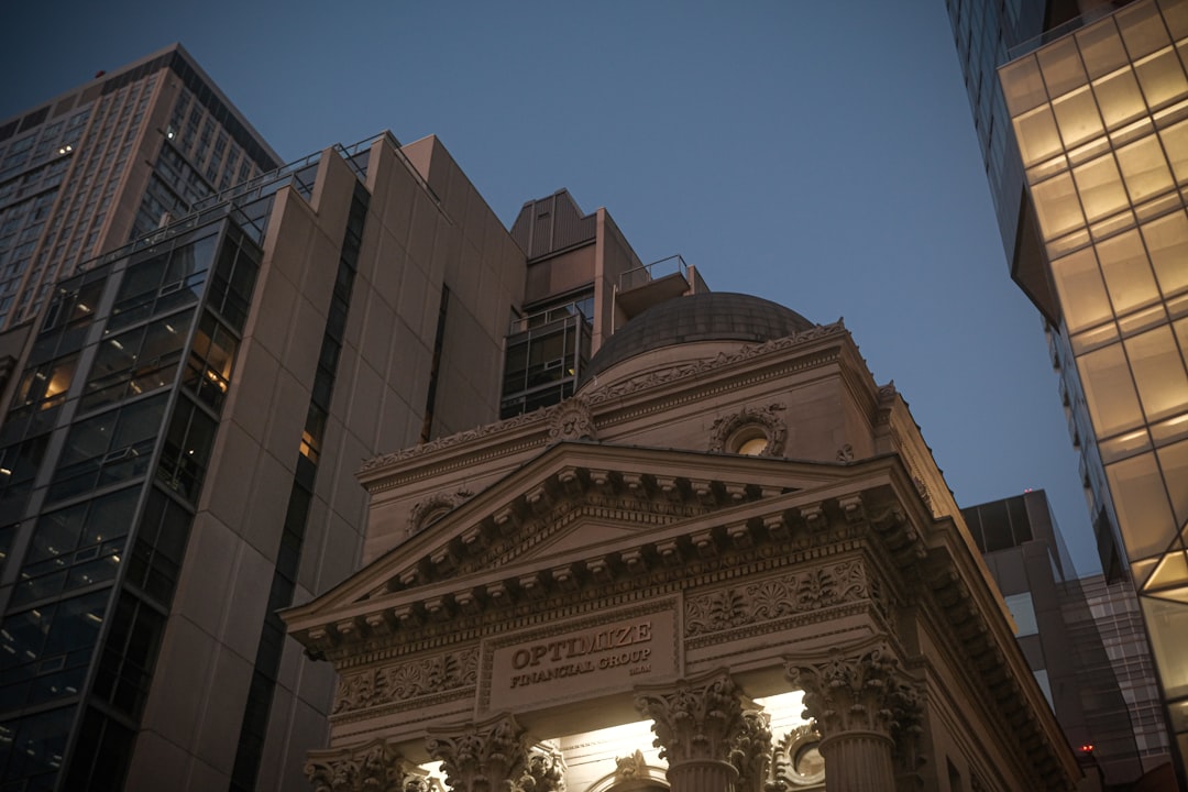 Imperial Oil stock chart and earnings analysis dashboard