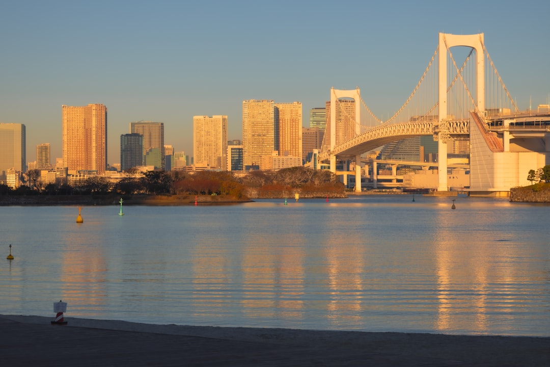 Global trade map with arrows showing shifting supply chains