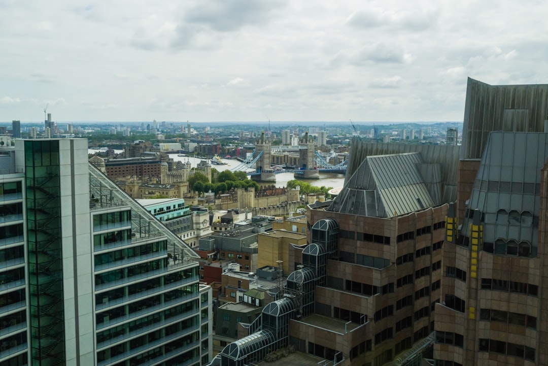 IT40 Index chart showing key support and resistance levels with macro overlays