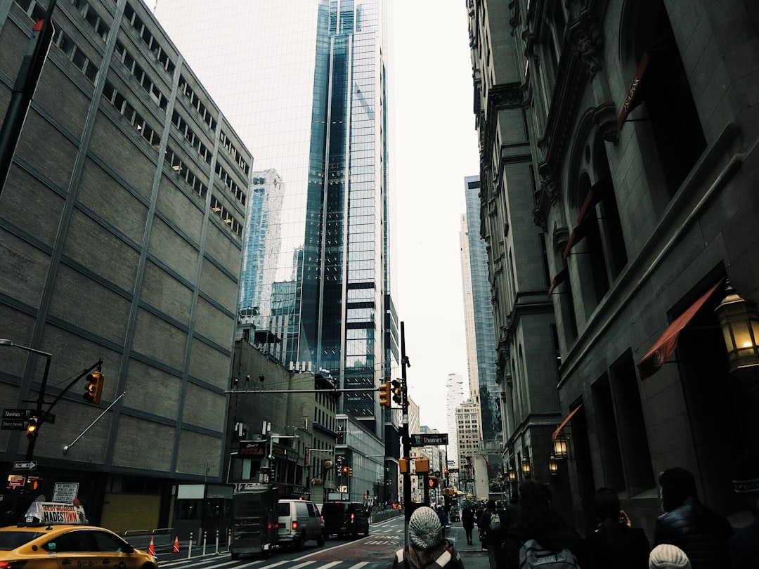 Graph showing JGB and US Treasury bond yield movements, highlighting increasing global duration volatility