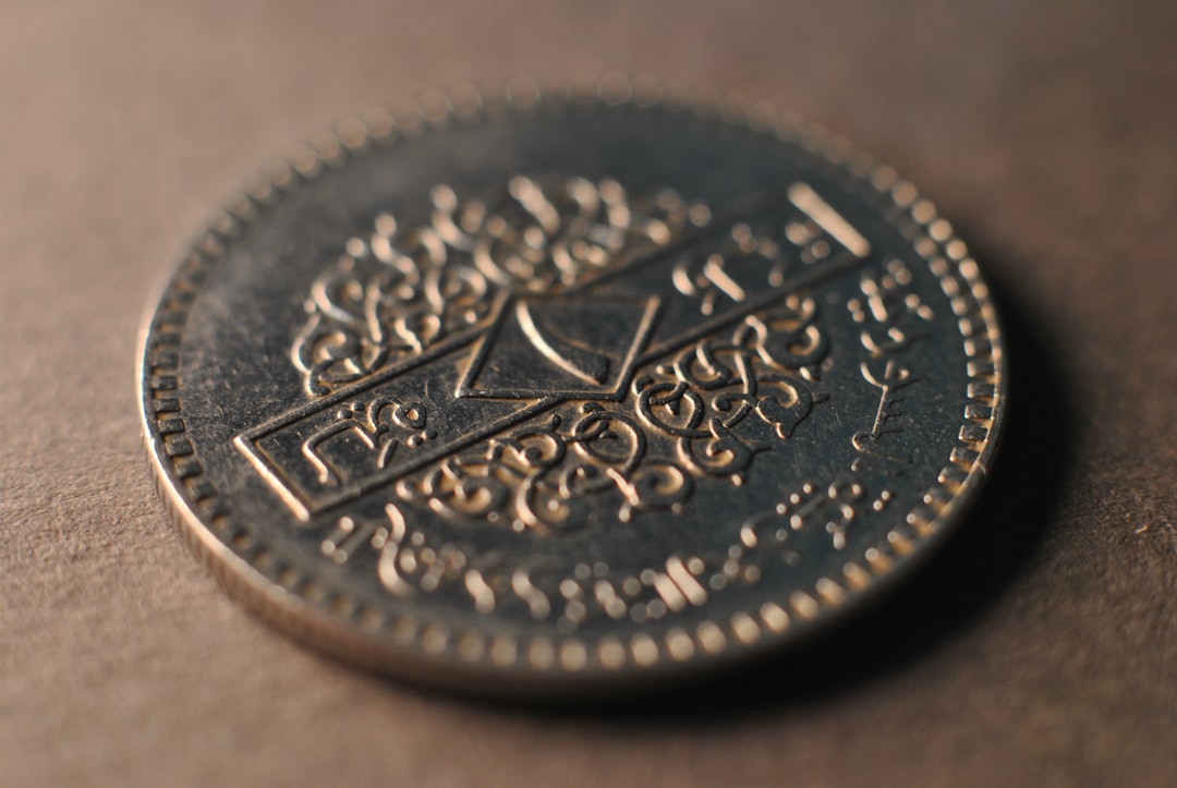 Bond market charts showing Japan 10Y JGB and US 10Y Treasury yields aligning.