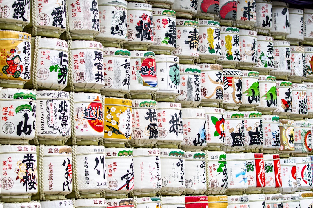 Chart showing divergent bond yields for US 10Y Treasury and Japan 10Y JGB