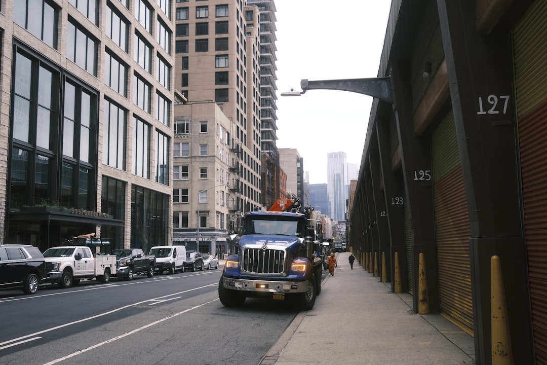 Lamar Advertising Company (LAMR) stock chart with earnings analysis overlay