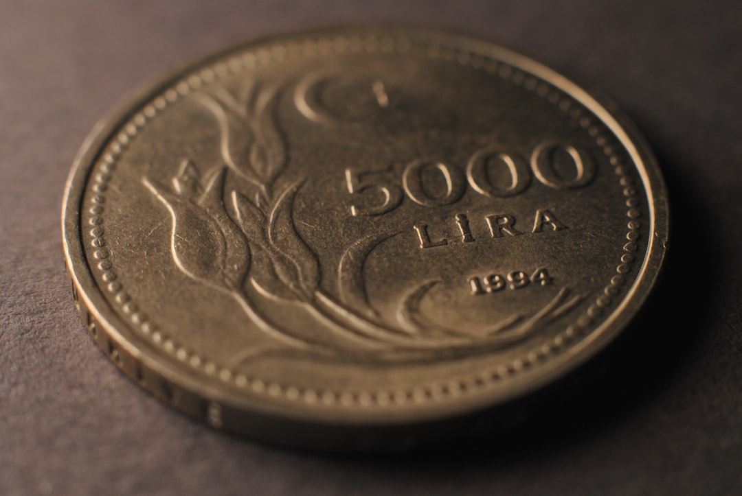 Mexican Peso banknotes with inflation charts in the background, signifying economic analysis.