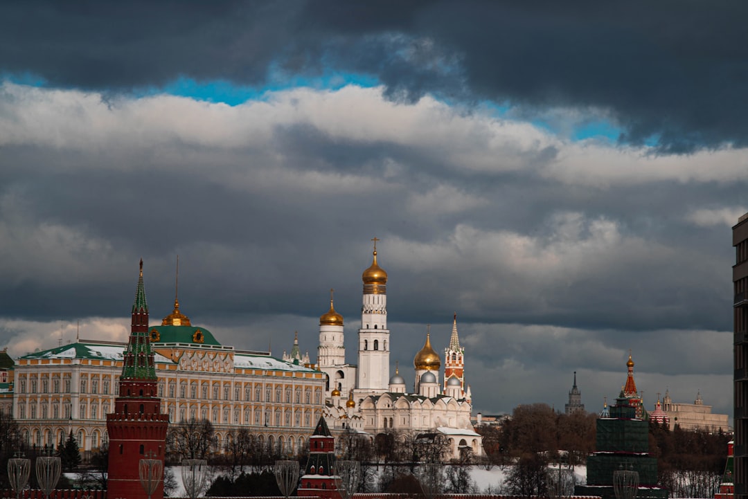 MOEX Russia Index navigating global economic trends