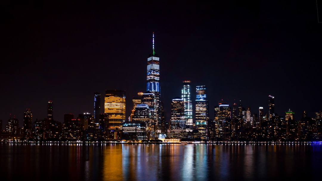 Map of the Middle East showing disrupted shipping lanes and airports amid geopolitical conflict.