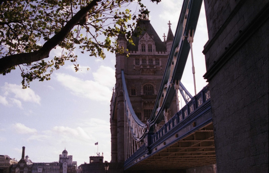 NZD/JPY currency chart showing price action around the 94.000 pivot