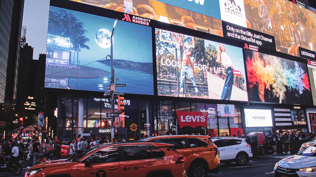 SAALL index chart showing consolidation with key resistance and support levels highlighted.