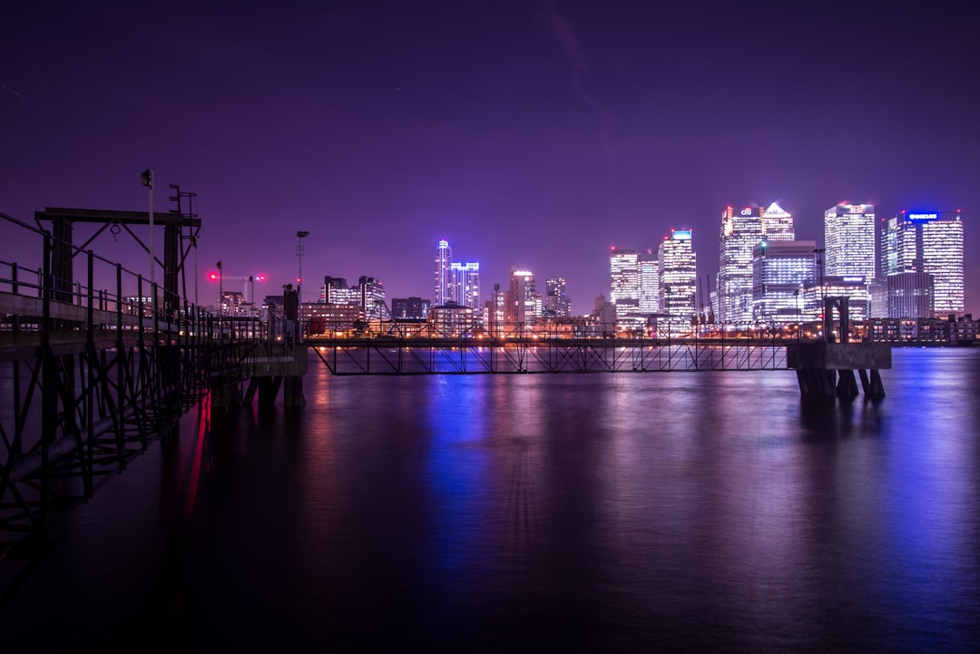 Chart depicting the Singapore Straits Times Index performance with candles and resistance levels highlighted