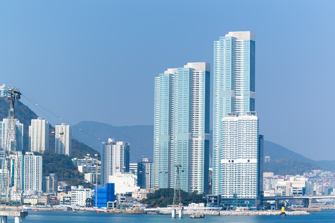 Graph showing South Korea's import growth decline