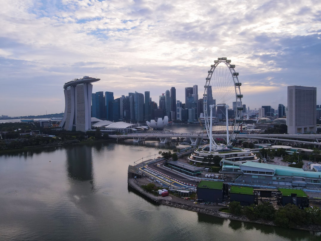 Straits Times Index chart analysis showing support and resistance levels during commodity stress