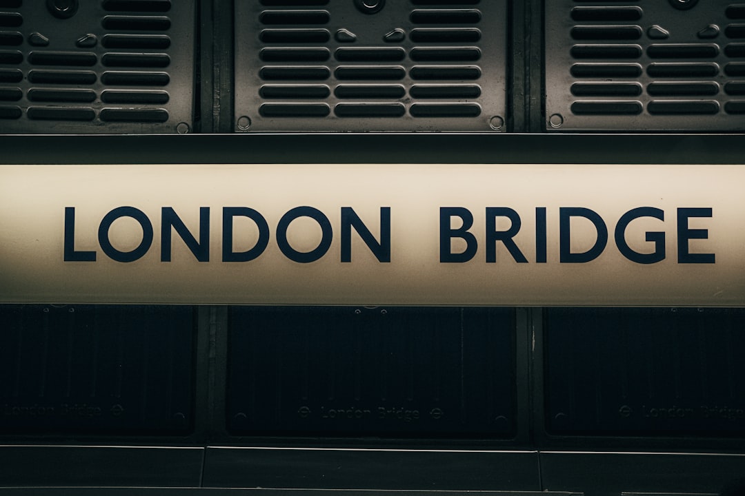 Graph showing TTF Gas price movements with key support and resistance levels highlighted, alongside a calculator icon.