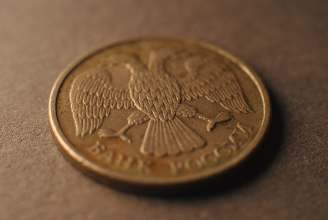 TTF Gas price chart showing an upward trend with energy infrastructure in the background, symbolizing supply risks and demand.