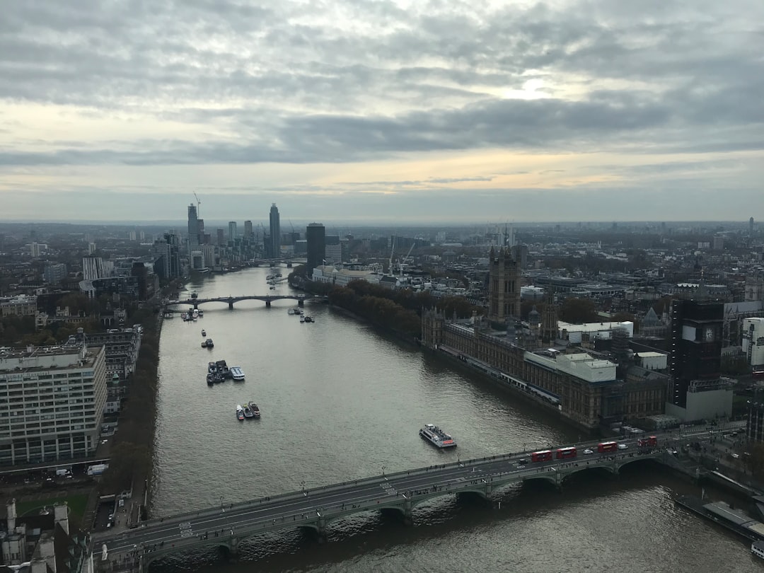 Uniswap UNI USD price live chart analysis