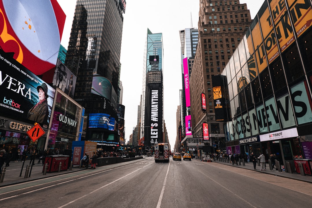 US Consumer Sentiment and Inflation Expectations Chart Analysis