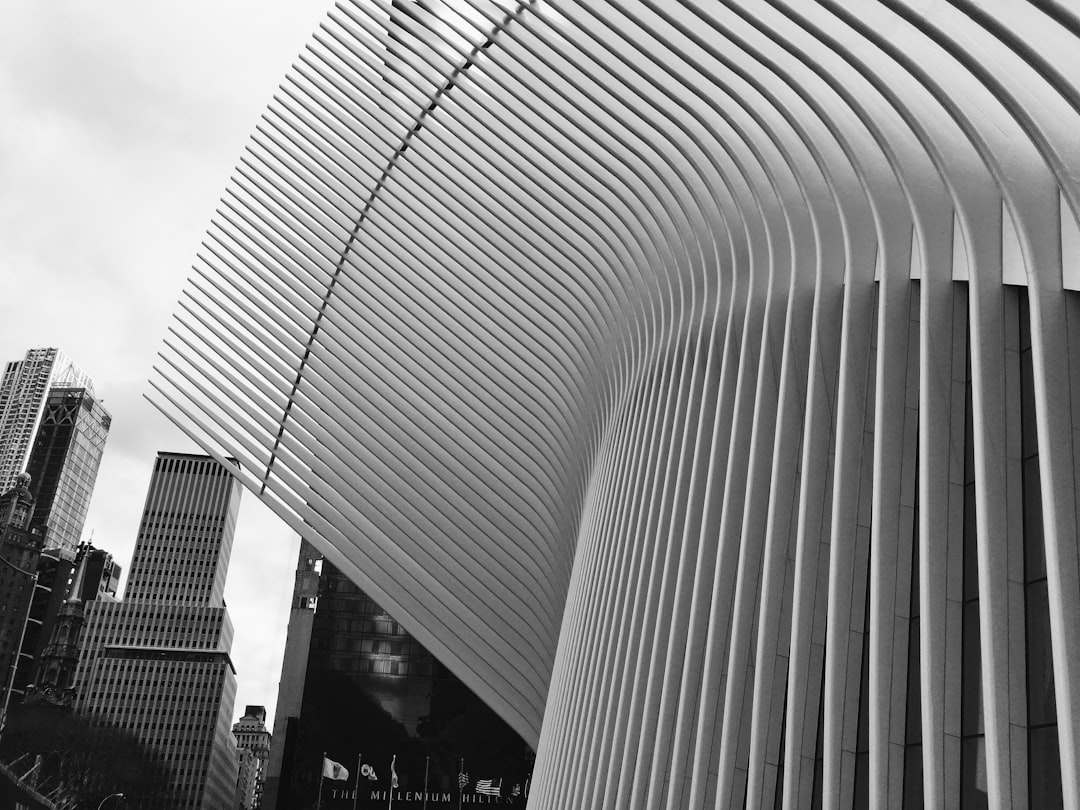 Oil storage tanks at Cushing, Oklahoma, reflecting US crude oil inventories dynamics
