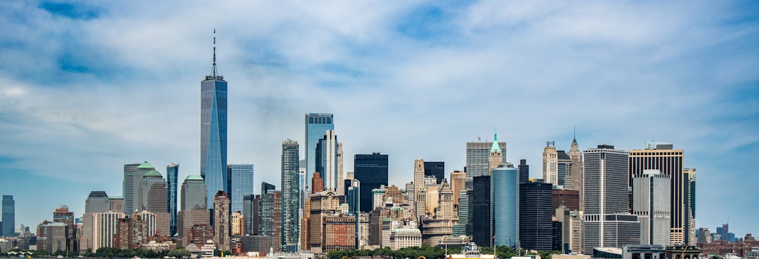 Chart showing US jobless claims data surge to 231k