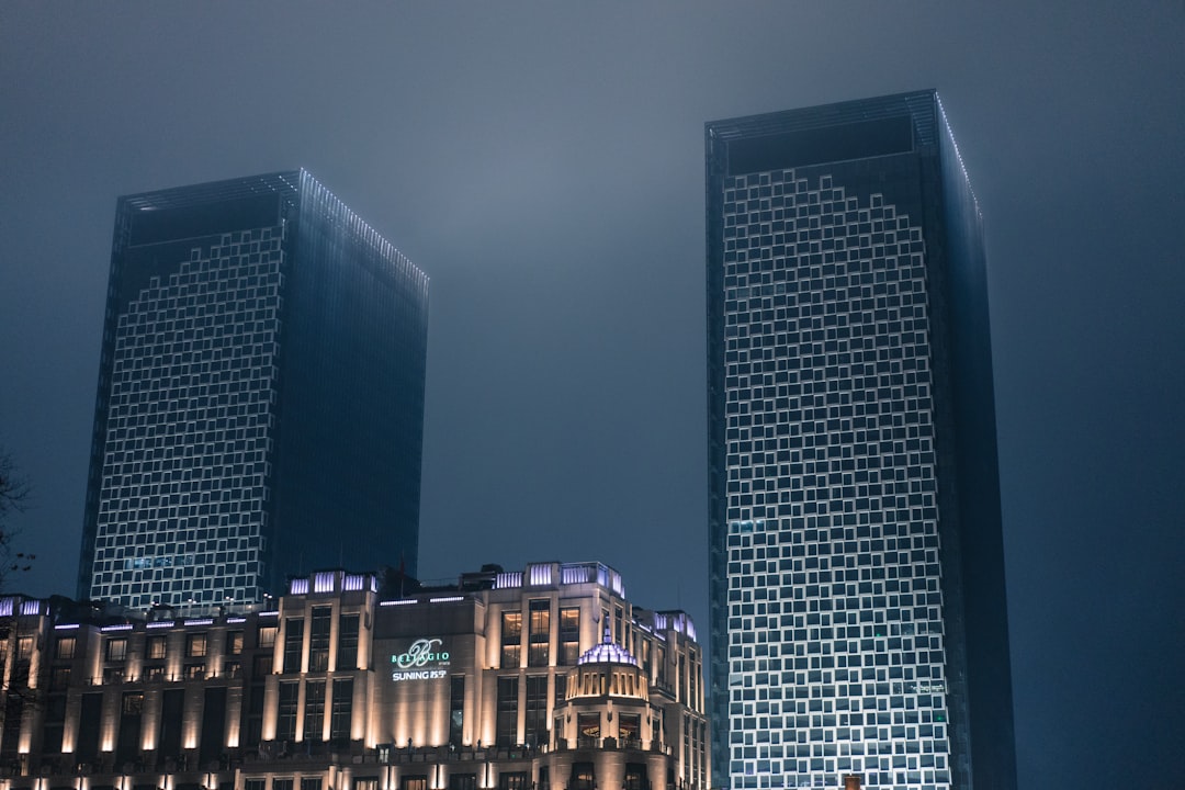 US Policy map illustrating Federal Reserve building with dollar signs and market graphs