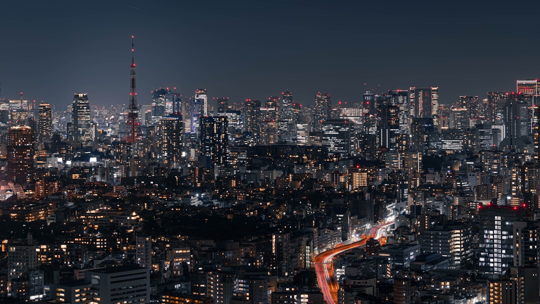 Professional trading screen showing US 10-year Treasury yield charts and market data