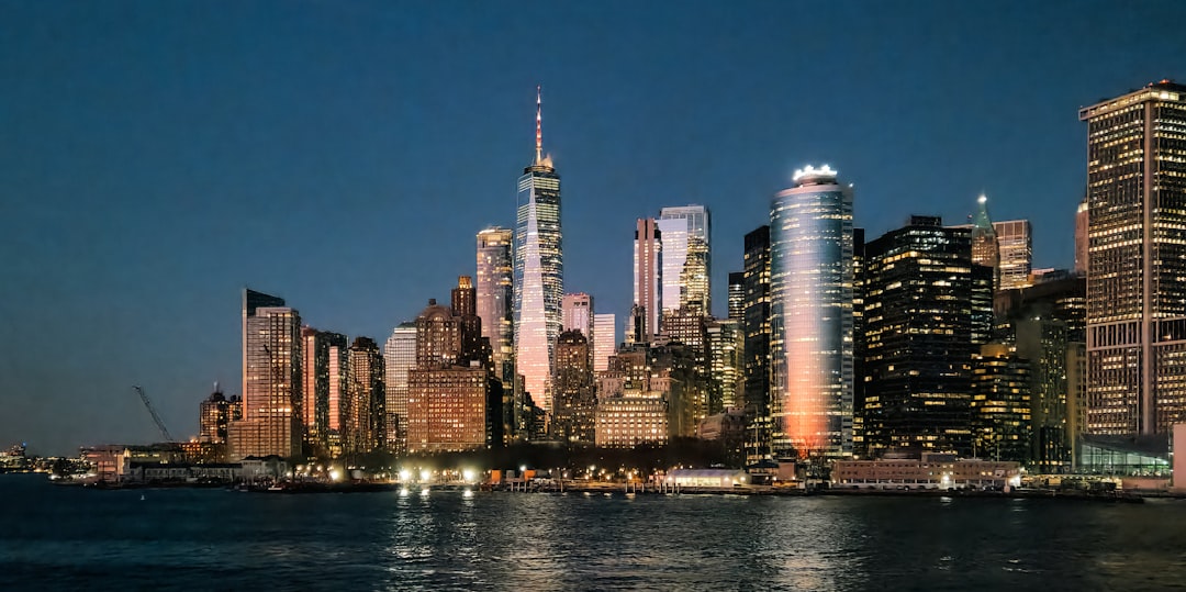 US500 index chart showing price movement within a narrow range with key support and resistance levels highlighted